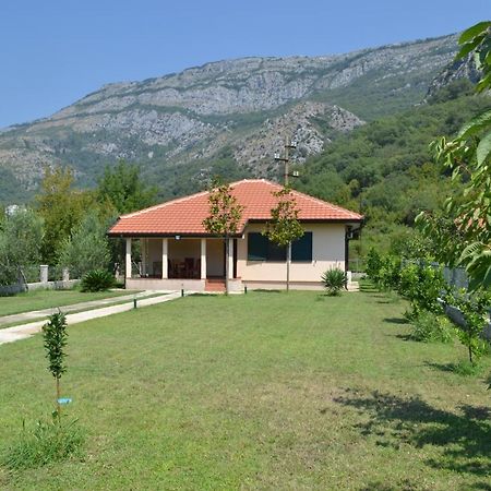 Guest House Radulovic Petrovac na moru Exterior foto