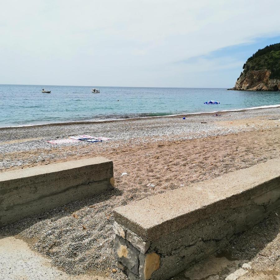 Guest House Radulovic Petrovac na moru Exterior foto