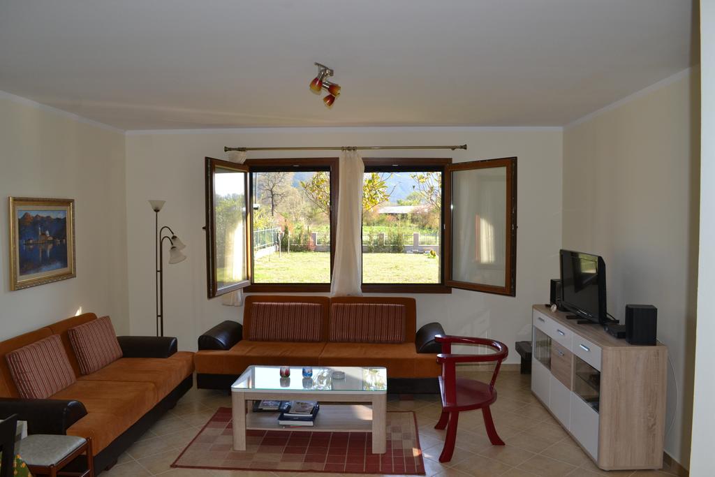 Guest House Radulovic Petrovac na moru Exterior foto