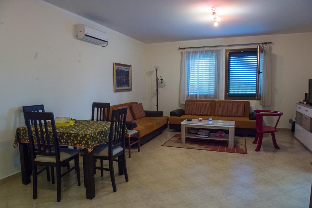 Guest House Radulovic Petrovac na moru Exterior foto