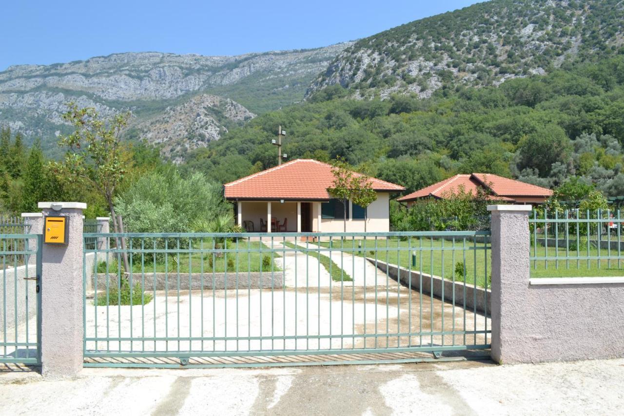 Guest House Radulovic Petrovac na moru Exterior foto